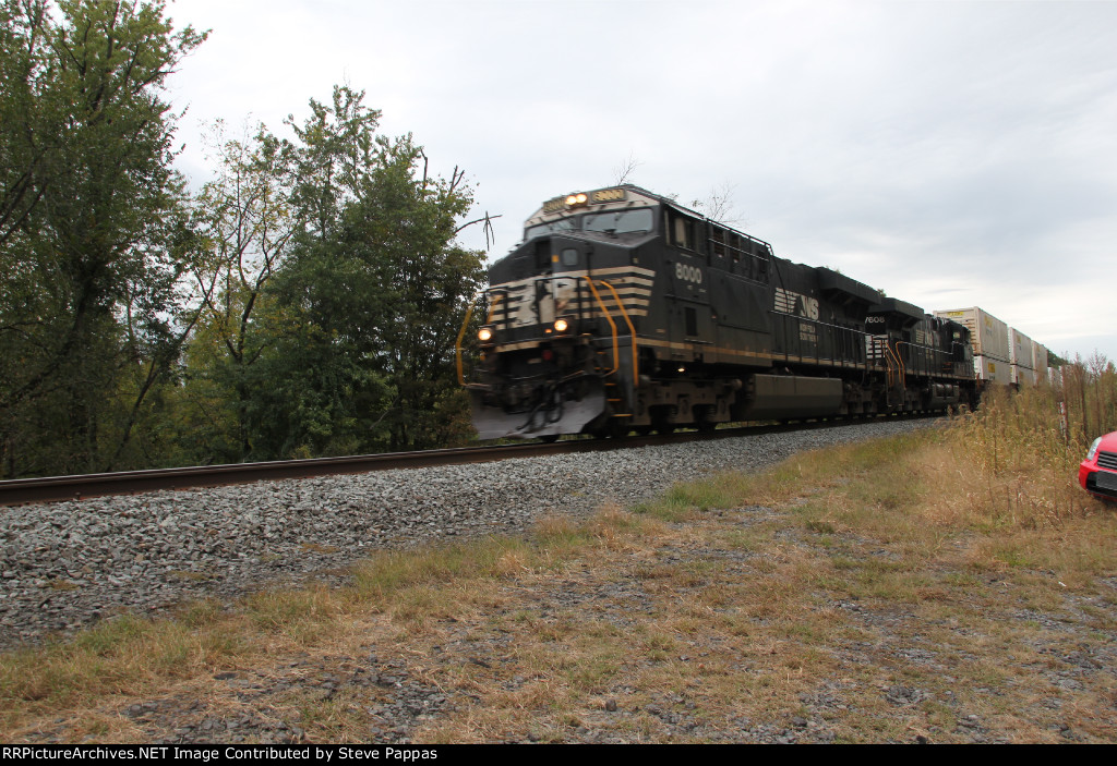 NS 8000 with a westbound container train